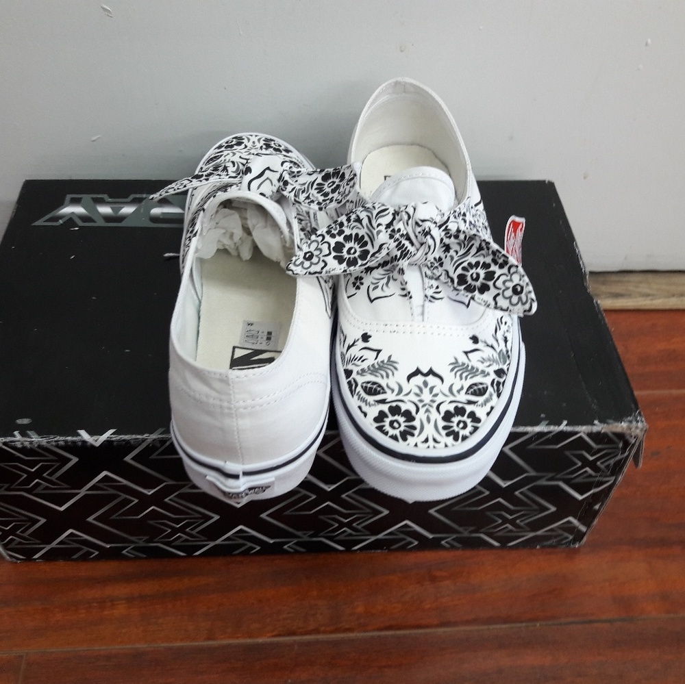 Vans - Picture 4 of 4